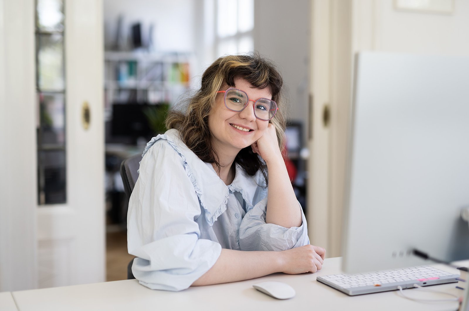 Amelie Schmid, Volontärin und Redaktion